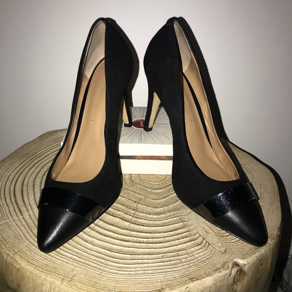 Banana Republic Black Suede Leather and Metal Cap Pointed Heels Size 6.5